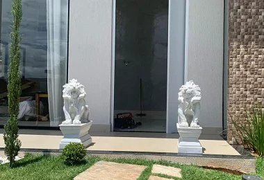 Escultura de leão para entrada de residências