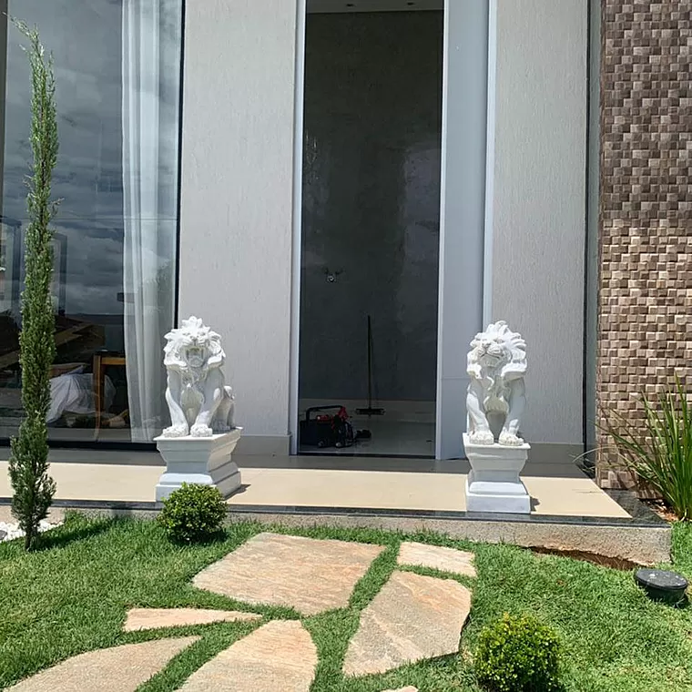 Escultura de leão para entrada de residências