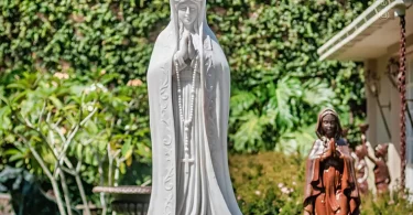 Nossa Senhora de Fatima de marmore esculpido