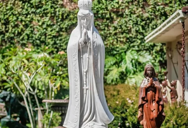 Nossa Senhora de Fatima de marmore esculpido