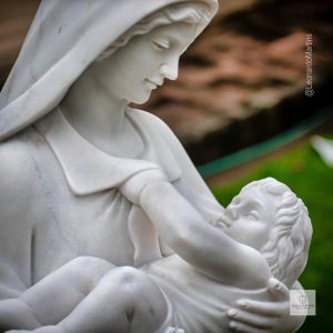 imagem-nossa-senhora-esculpida-marmore