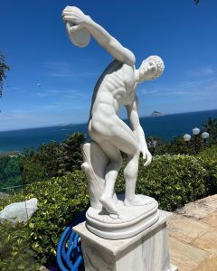 escultura de marmore do discobulo