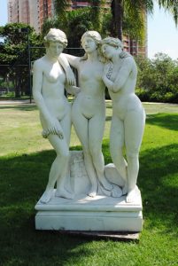 Escultura das Três Graças esculpida em mármore - Península RJ.